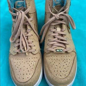 Nike Air Jordan 1 Retro Sneakers